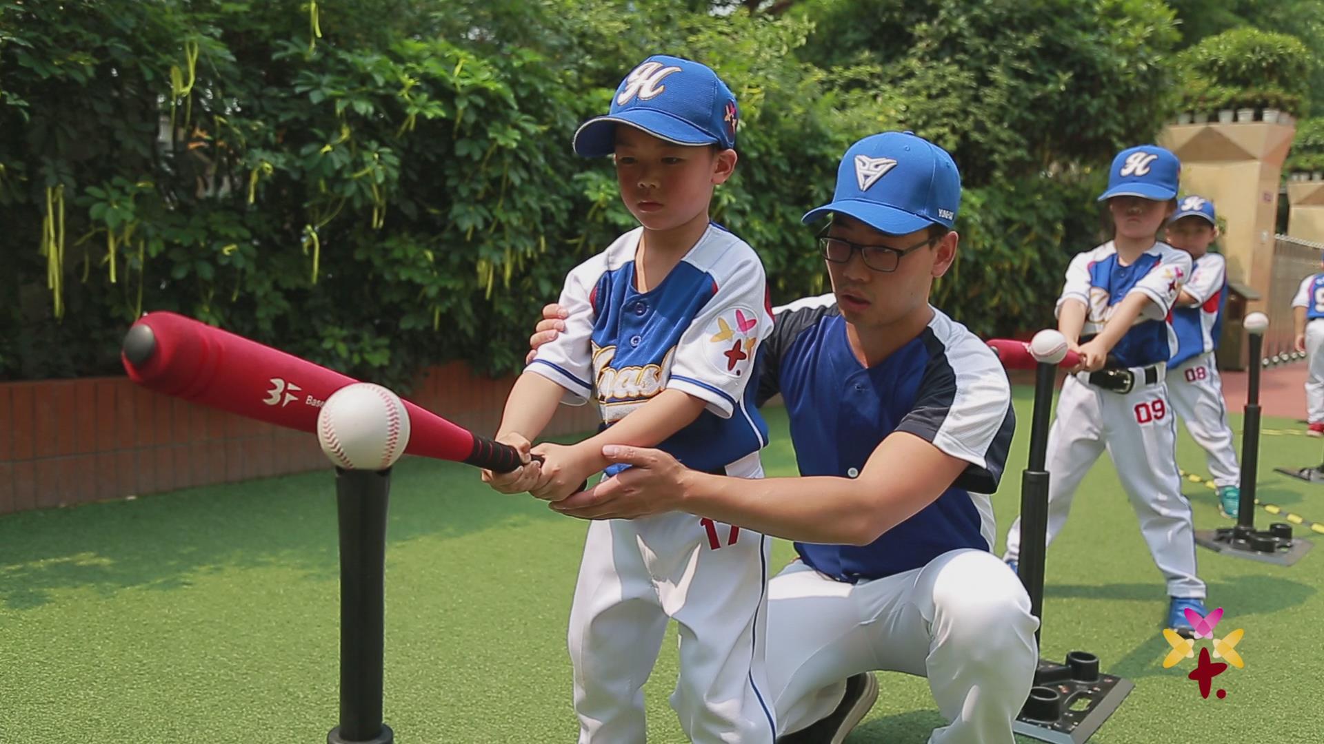 绵阳市花园实验幼儿园幼儿棒垒球活动