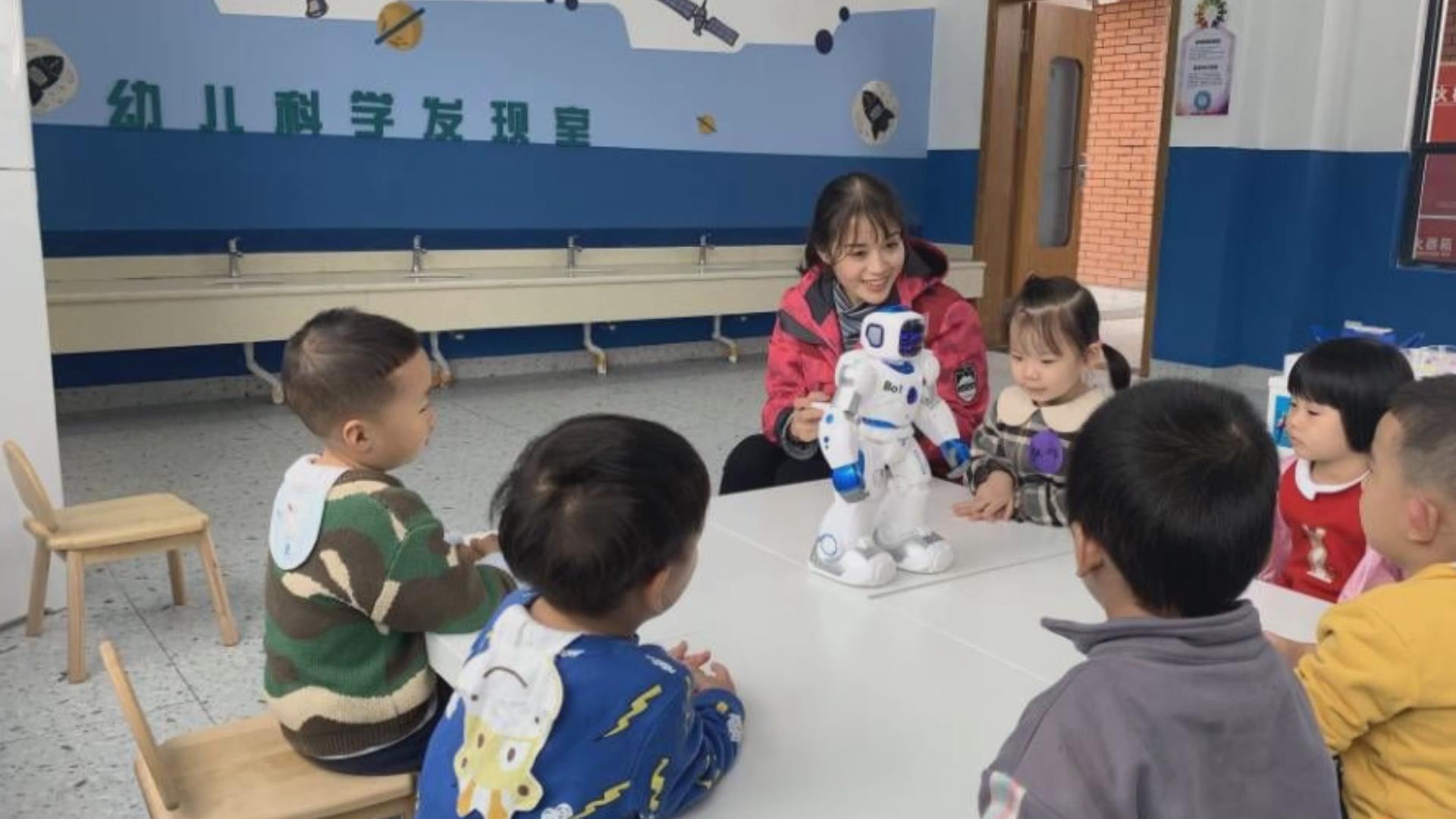 用爱心浇灌希望的幼苗 为童心插上隐形的翅膀